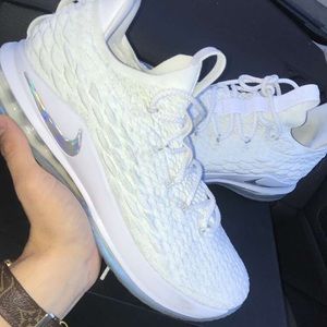 Lebron 15 “Metallic Silver”